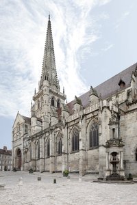 Utsikt over Cathedrale Saint Lazare d
