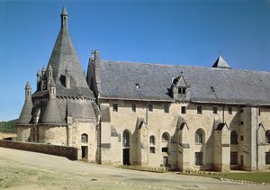 Utsikt over Tour dEvrault og spisesalen av French School