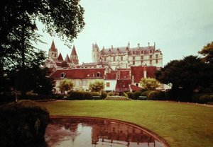 Utsikt over slottet og kirken St. Ours av French School