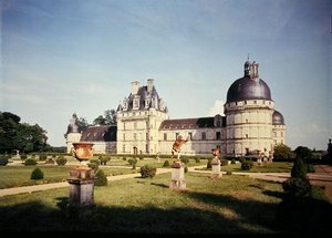 Utsikt over østfasaden, bygningen startet i 1540 av French School