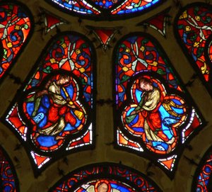 Window Ww som viser en engel som blåser i trompeten for den siste dommen av French School