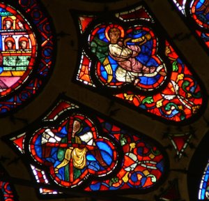 Window Ww som viser en engel med et lidenskapsinstrument - korset og en engel med en trompet ved siste dom av French School