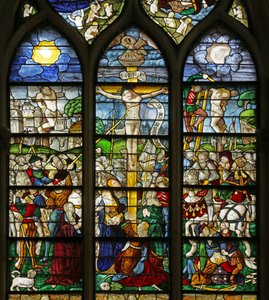 Vindu som viser korsfestelsen (farget glass) av French School