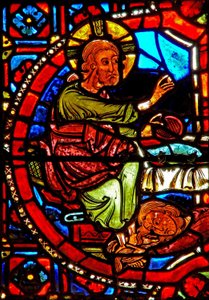 Vindu w17 som viser en scene fra Maria Magdalenas liv - helgenen som vasker Kristi føtter av French School