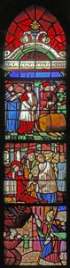 Vindu w19 som viser livet til St Remi. Under: leverer en besatt sjel. Sentrum: tilbys bispesetet i Reims (gravert) Over: vinens mirakel på Cernay av French School
