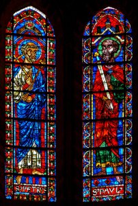 Vindu w202 som viser St Peter og St Paul av French School