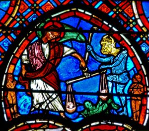 Vindu w4 som viser en scene fra den siste dommen: St. Michael veier sjelene av French School