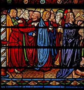 Vindu w6 som viser Kristus med apostlene som Lasarus er oppreist fra de døde av French School