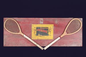 Originaleske for et Sphairistike-sett (furuboks med racketer og etikett) av French and Co.