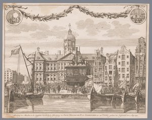 Publikum på Dam-plassen i Amsterdam feirer Willem IVs proklamasjon som stadholder Skildring av folket og av bannerne som ble avfyrt etter proklamasjonen av prins William IV som stadholder etc. av Holland, utført til Amsterdam 2. mai 1747 (tittel på o. av G.J. Marstaller