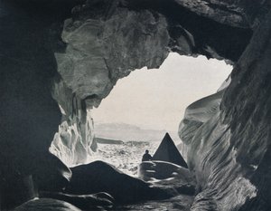 Leir i hulen under Penelope Point, 1912, 1913