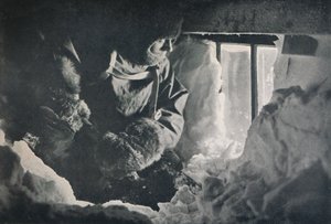 Rydder drift fra Window of Hut ved Cape Adare, c1911, 1913 av G. Murray Levick