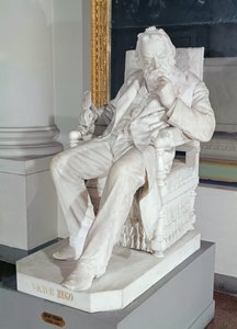 Sittende statue av Victor Hugo (1802-85) (marmor)