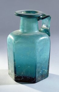 Sekskantet flaske, 1.-2. århundre (glass) av Gallo Roman