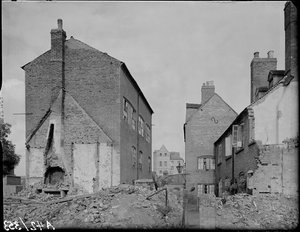 Court 16, Little Park Street, Coventry, 1941. av George Bernard Mason