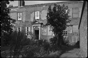 Clarence Hotel, Lead Yard, Darlington, 1942. av George Bernard Wood