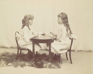 Frances og Ethel de Forest, døtre til Robert de Forest, ca. 1890. av George Collins Cox