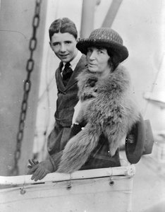 Margaret Sanger og hennes eldste sønn Stuart i Japan, 1922