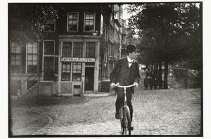 Syklist på Keizersgracht i Amsterdam av George Hendrik Breitner