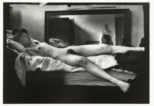 Portrett av en naken kvinne med fotografen Breitner i speilet