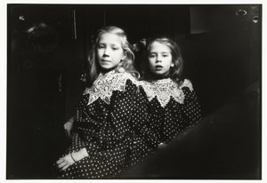 Portrett av to ukjente jenter av George Hendrik Breitner