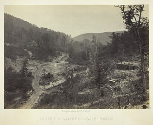 Whiteside Valley under broen, 1864. av George N. Barnard