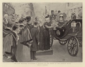 The Lady Mayoress presenterer en bukett til dronningen på Mansion House