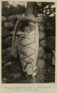 "Washoe Babe" hviler i vuggen sin. Reno nærhet av George W. Ingalls