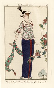 Sommerantrekk med floral linbluse og skjerfskjørt. Sommertoalett, plenbluse over skjerfskjørt. Håndfarget pochoir (stensil) etsning etter en illustrasjon av George Barbier fra Tommaso Antonginis Journal des Dames et des Modes, Aux Burea av Georges Barbier