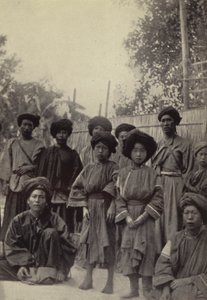 Burma: En gruppe Lihsaw-menn og kvinner (s/hvitt-bilde) av Georges Bertin Scott