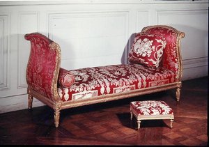 Sofa som tilhører Louis XVI (1754-93) 1774-91 (tre og silke)