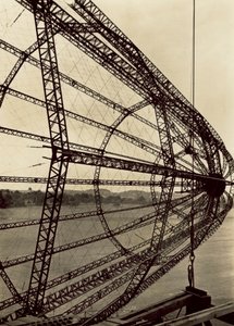 Halen på rammeverket til luftskipet LZ 130 (s/h-bilde) av German Photographer