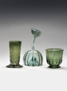 Et waldglassbeger, et strangenglass og en kuttrolf (glass) av German School