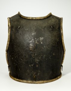 Brystplate (svartlakkert stål og lær med stofffôr) av German School