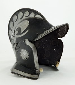Burgonet, tidlig på 1600-tallet (stål og jern med svart maling og spor av lær) av German School