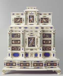 Skap laget i Augsburg, ca. 1660-70 (innlagt tre) av German School
