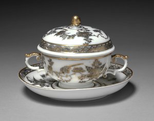 Dekket skål og fat, produsent Meissen Porselensfabrikk, Tyskland, 1730-1740 av German School