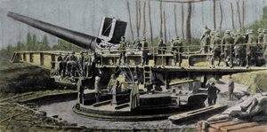 Ofte forvekslet med den store Bertha-kanonen, er Paris-kanonen (Wilhelmgescutae) den mest mystiske av de tyske kanonene fra første verdenskrig. Kaliber 210 mm; flylengde 36 m:; rekkevidde 126 km; totalvekt 750 T; prosjektilvekt 105 Kg ved 1600 m/sek. 19 av German School
