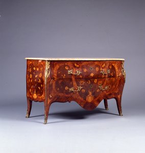 En av et par intarsia- og parkettbord, ca. 1765 (lakkert messingmontert kingwood, amaranth, tulipwood & bois satine) (se også 463022) av German School