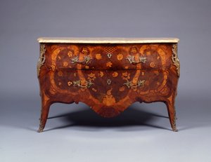 En av et par intarsia- og parkettbord, ca. 1765 (lakkert messingmontert kingwood, amaranth, tulipwood & bois satine) (se også 463023) av German School
