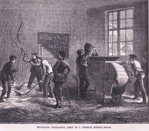 Prøyssere som tresker mais i et fransk skolerom, Cassells History of the War between France and Germany utgitt av Cassell and Company Limited, ca. 1890 (litho) av German School