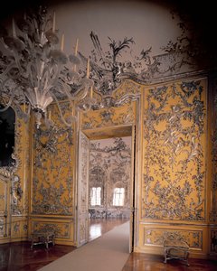 Hvilerommet som leder gjennom til speilhallen, designet av Francois Cuvillies (1695-1768), med stukkatur av Johann Baptist Zimmermann (1680-1758), 1734-37 av German School