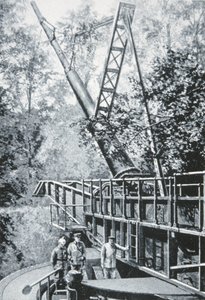 Den gigantiske tyske Paris-pistolen fra WWI kalt 'Big Bertha' (litho) av German School