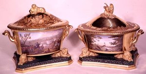 To terriner fra den prøyssiske middagstjenesten, Berlin, 1816-19 (porselen og forgylt) (se også 3043 og 68588)