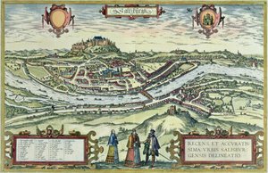 Utsikt over byen Salzburg ved bredden av elven Salzach med Hohensalzburg-slottet i bakgrunnen, fra 