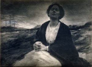 The Heritage of Motherhood, 190004 (platinatrykk med noen tillegg for hånd) av Gertrude Käsebier
