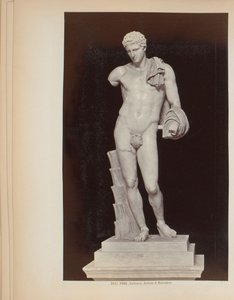 Skulptur av Hermes av Belvedere i Vatikanmuseene i Roma, Italia Roma (Vaticano) Antinoo di Belvedere (tittel på objekt) av Giacomo Brogi (attributed to)