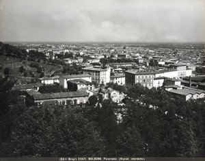 Panorama over Bologna med noen fabrikker og en høyde. av Giacomo Brogi