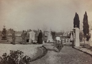 Album "Pictures of War II": soldater og Røde Kors for å besøke kirkegården i Gradisca (s/hv-bilde) av Gigliucci Gigliucci