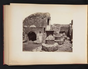 Ruinene av et bakeri i Pompeii Casa di fornai Pompei (tittel på objekt)